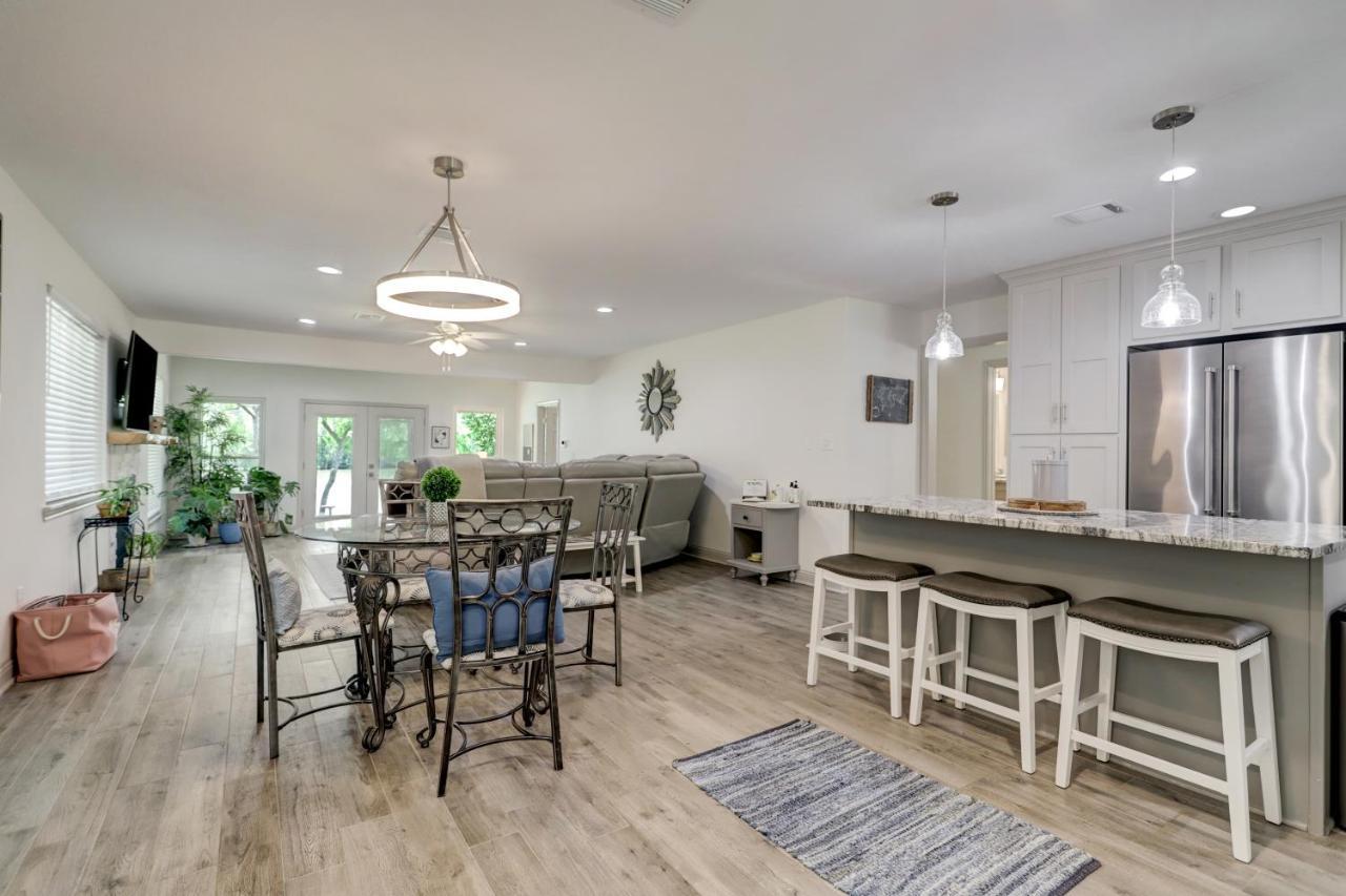 Kingwood Cottage - 10 Mins From Iah - Lake Front Humble Eksteriør bilde